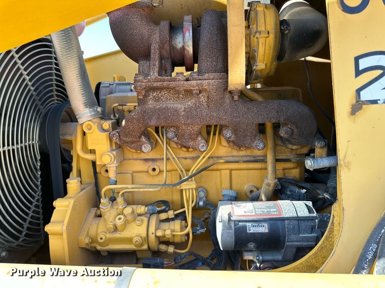 image for item DD3382 2006 John Deere 210LE landscape tractor