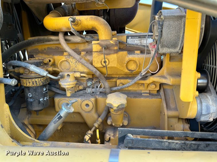 image for item DD3382 2006 John Deere 210LE landscape tractor