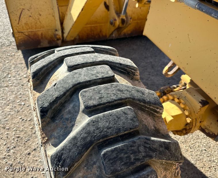 image for item DD3382 2006 John Deere 210LE landscape tractor