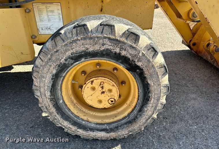 image for item DD3382 2006 John Deere 210LE landscape tractor