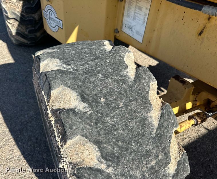 image for item DD3382 2006 John Deere 210LE landscape tractor