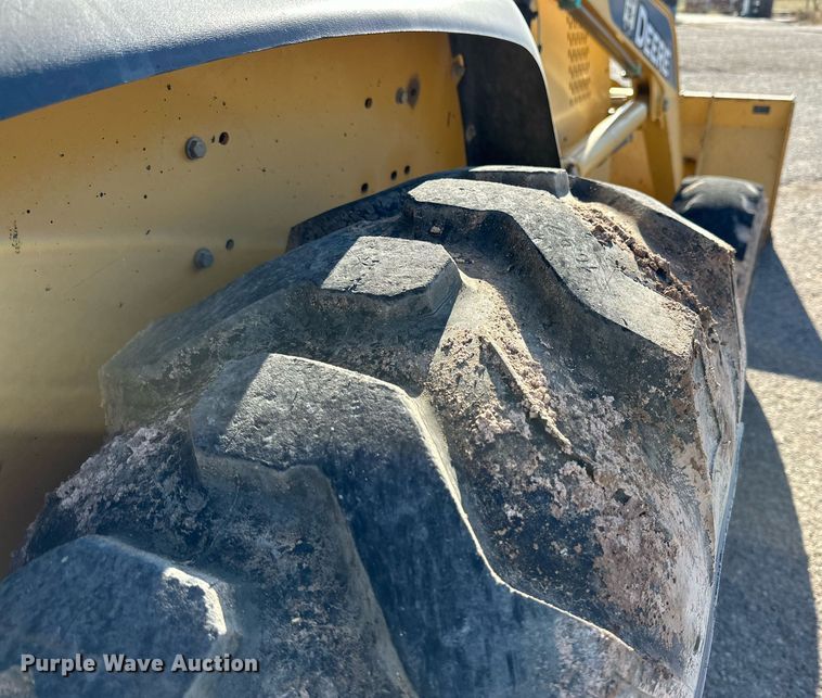 image for item DD3382 2006 John Deere 210LE landscape tractor