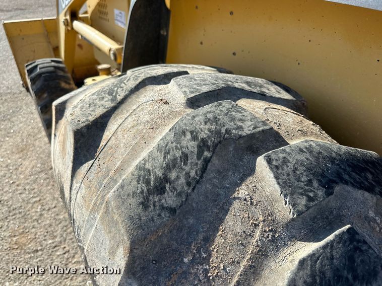 image for item DD3382 2006 John Deere 210LE landscape tractor