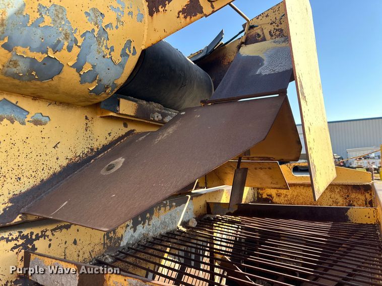 image for item DD3383 W.H. MFG chip spreader