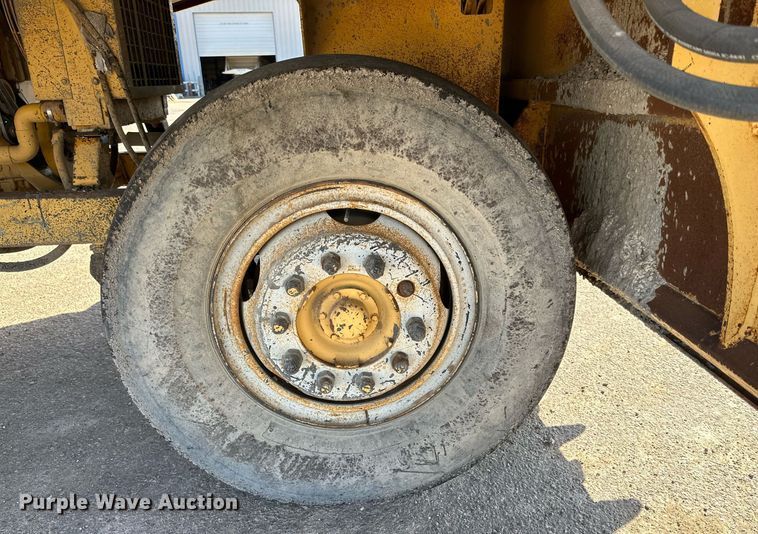 image for item DD3383 W.H. MFG chip spreader