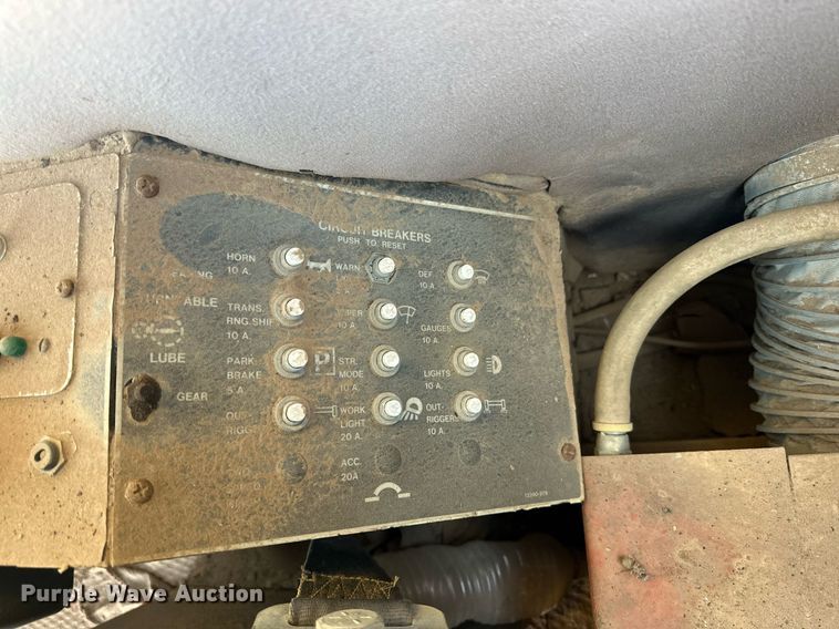 image for item DD3384 1987 Koehring LRT-180A crane