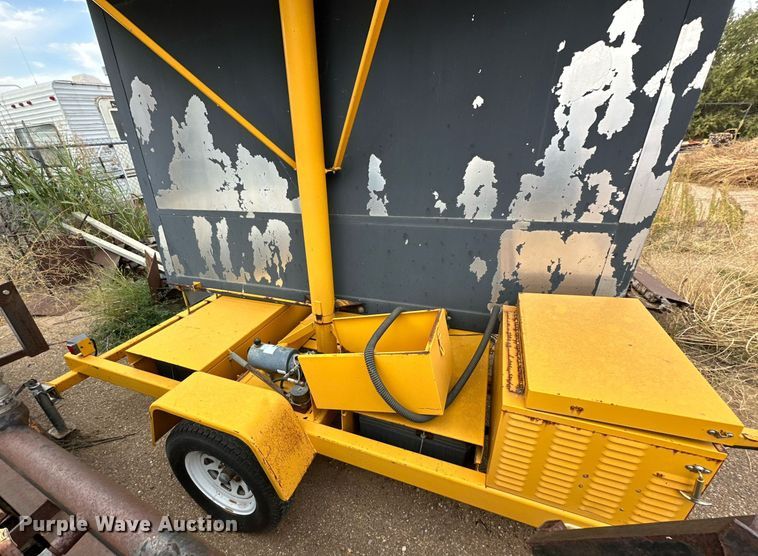 image for item DD3395 American Signal message board trailer 