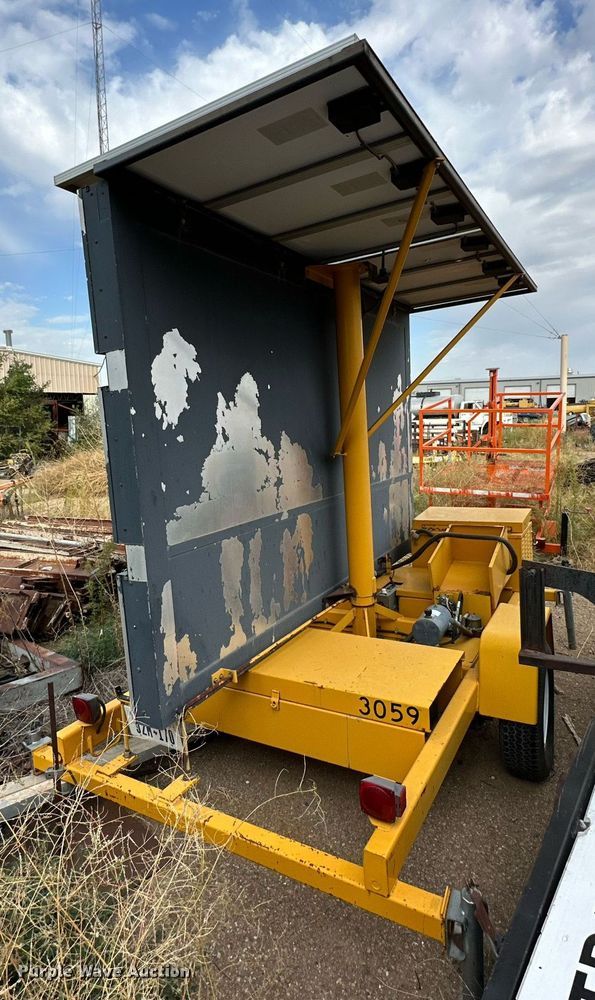 image for item DD3395 American Signal message board trailer 