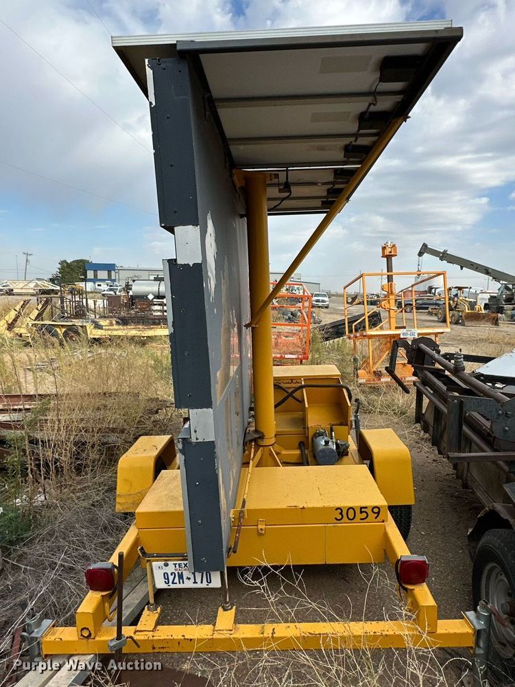 image for item DD3395 American Signal message board trailer 