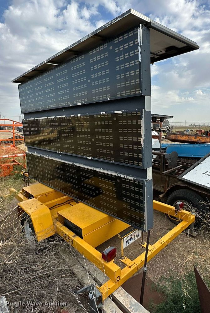 image for item DD3395 American Signal message board trailer 