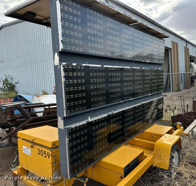 image for item DD3395 American Signal message board trailer 