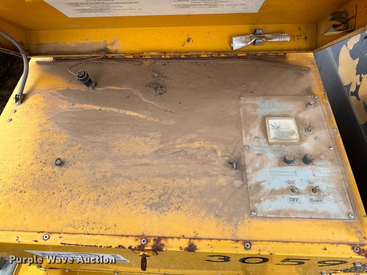 image for item DD3395 American Signal message board trailer 