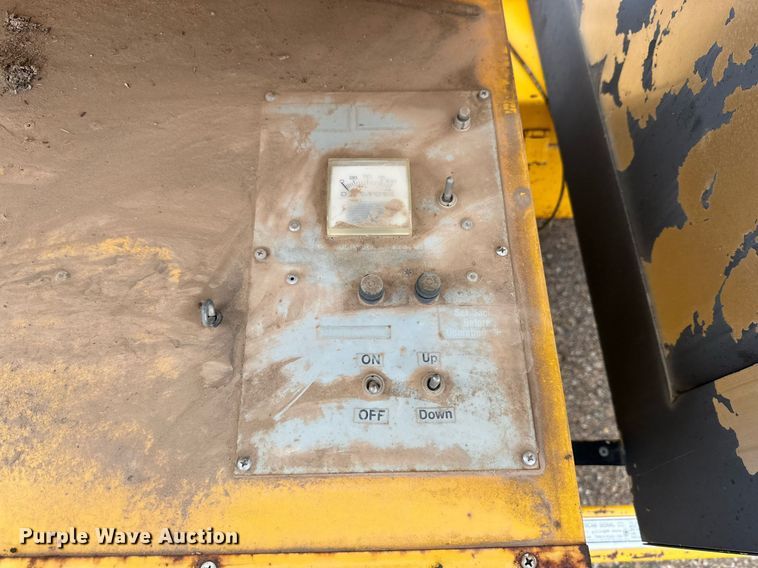 image for item DD3395 American Signal message board trailer 