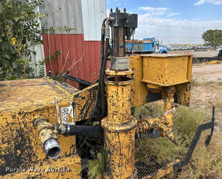 image for item DD3396 Blaw-Knox sealcoat squeegee machine