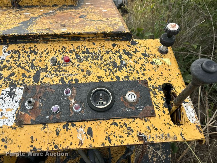 image for item DD3396 Blaw-Knox sealcoat squeegee machine