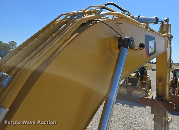 image for item DI6281 2019 Caterpillar 330 excavator