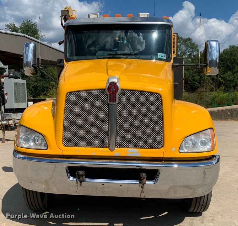 image for item DM1821 2014 Kenworth  T270 utility / service truck
