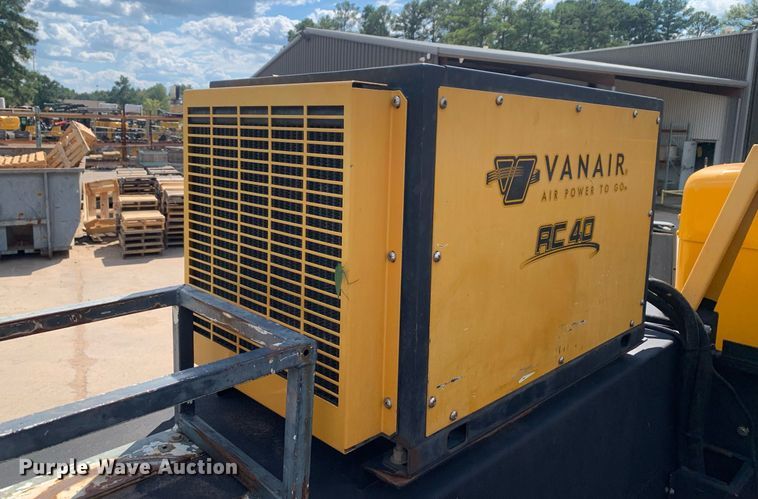 image for item DM1821 2014 Kenworth  T270 utility / service truck