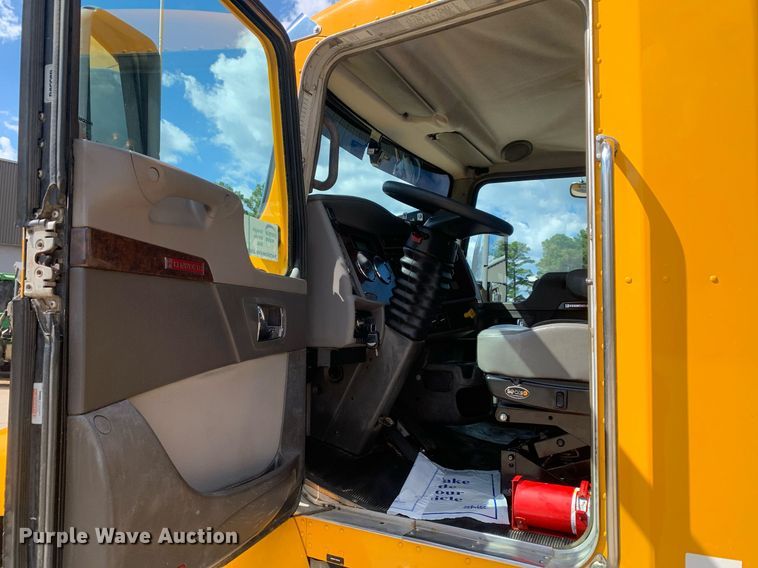 image for item DM1821 2014 Kenworth  T270 utility / service truck