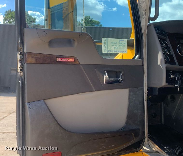 image for item DM1821 2014 Kenworth  T270 utility / service truck