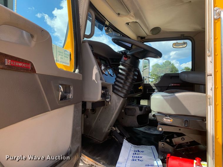 image for item DM1821 2014 Kenworth  T270 utility / service truck