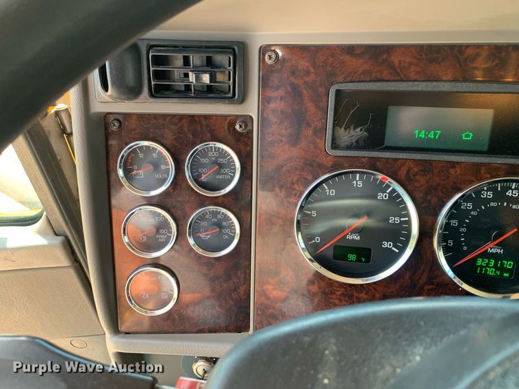 image for item DM1821 2014 Kenworth  T270 utility / service truck