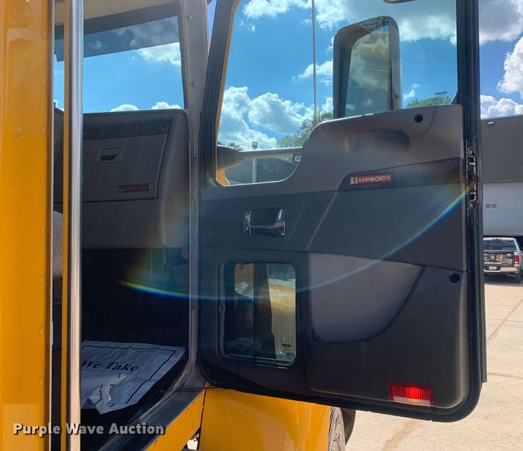 image for item DM1821 2014 Kenworth  T270 utility / service truck