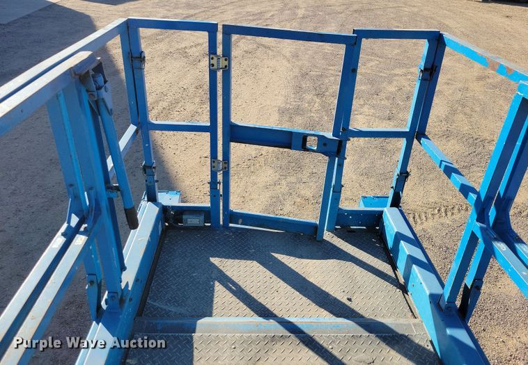 image for item DN3590 2008 Genie GS-2668 RT scissor lift