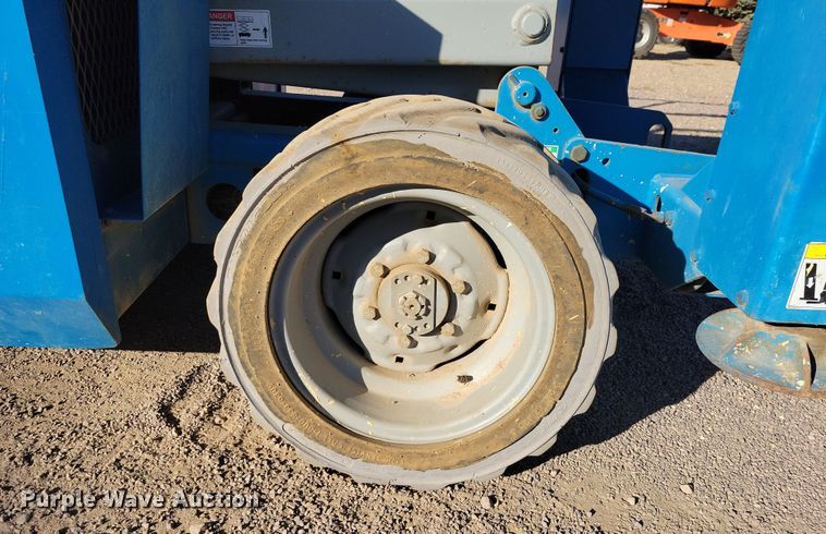 image for item DN3590 2008 Genie GS-2668 RT scissor lift