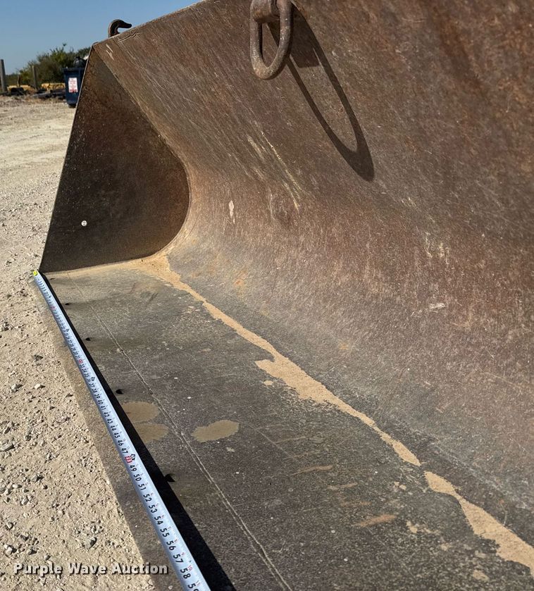 image for item DO2561 2008 Volvo BL60 backhoe