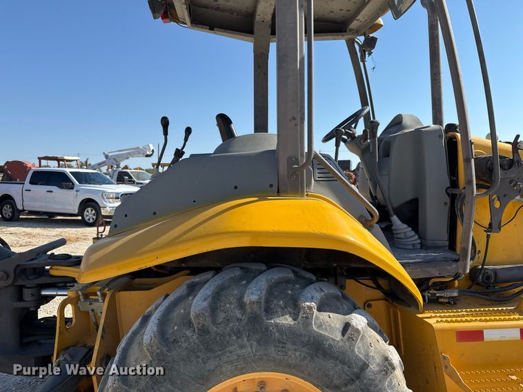 image for item DO2561 2008 Volvo BL60 backhoe