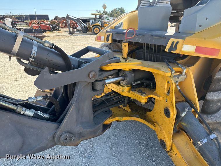 image for item DO2561 2008 Volvo BL60 backhoe
