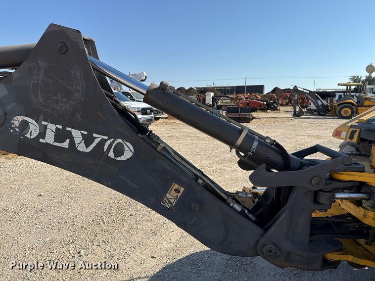 image for item DO2561 2008 Volvo BL60 backhoe