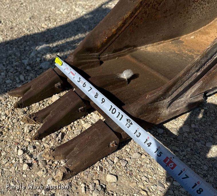 image for item DO2561 2008 Volvo BL60 backhoe