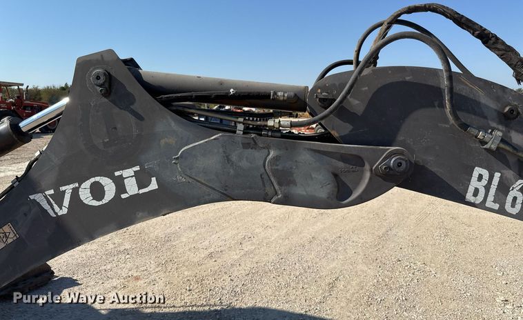image for item DO2561 2008 Volvo BL60 backhoe