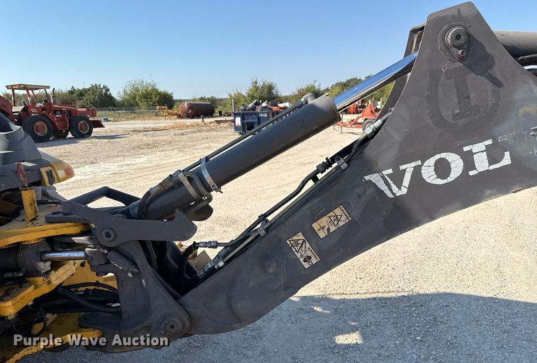 image for item DO2561 2008 Volvo BL60 backhoe