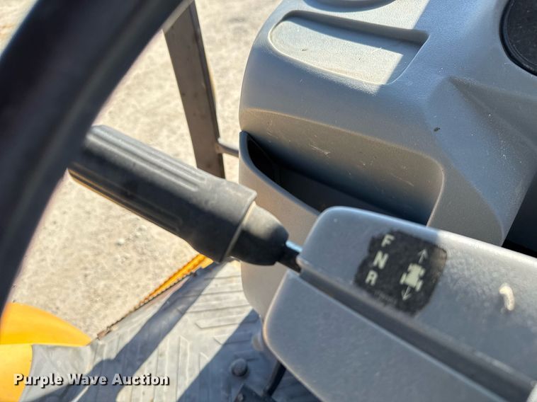 image for item DO2561 2008 Volvo BL60 backhoe