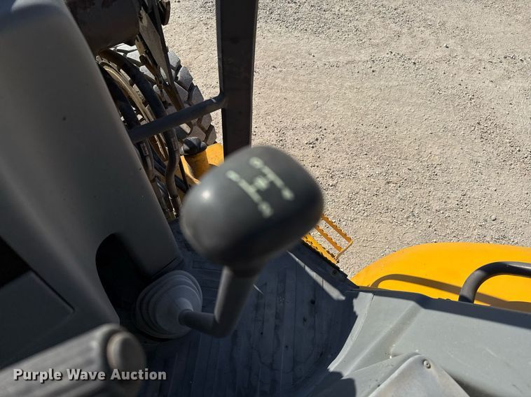 image for item DO2561 2008 Volvo BL60 backhoe