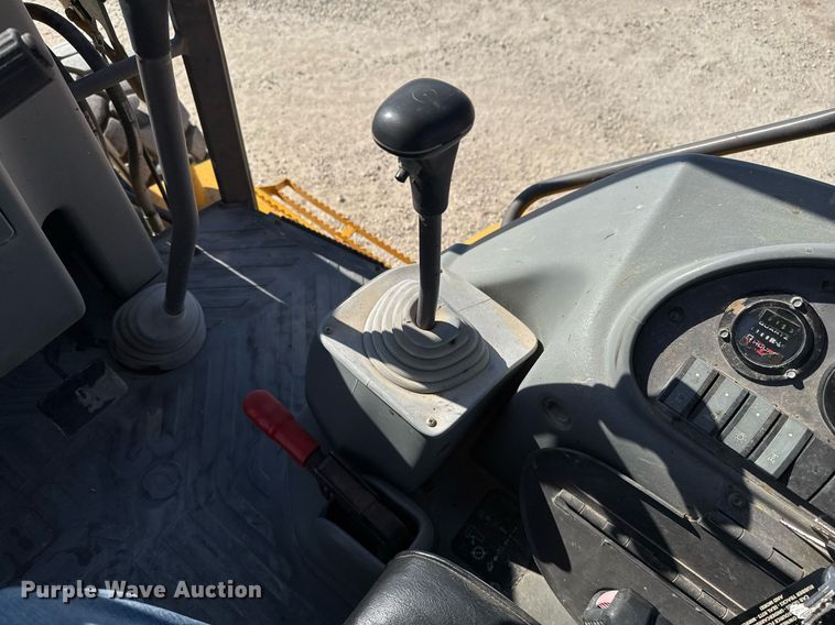 image for item DO2561 2008 Volvo BL60 backhoe