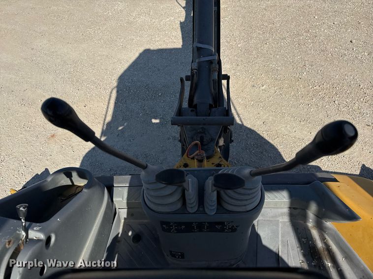 image for item DO2561 2008 Volvo BL60 backhoe