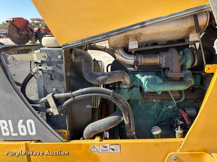 image for item DO2561 2008 Volvo BL60 backhoe