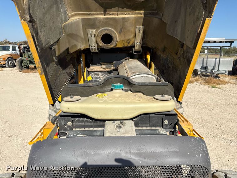 image for item DO2561 2008 Volvo BL60 backhoe