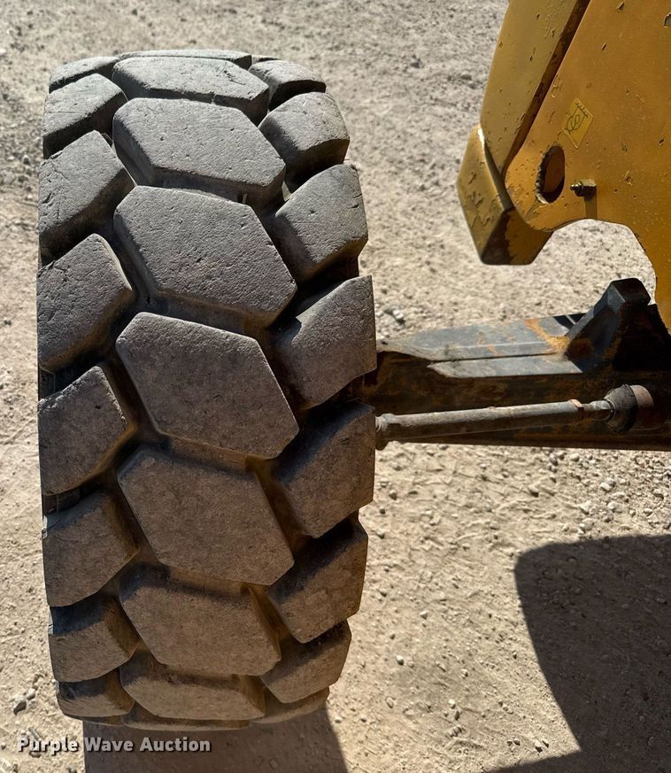 image for item DO2561 2008 Volvo BL60 backhoe