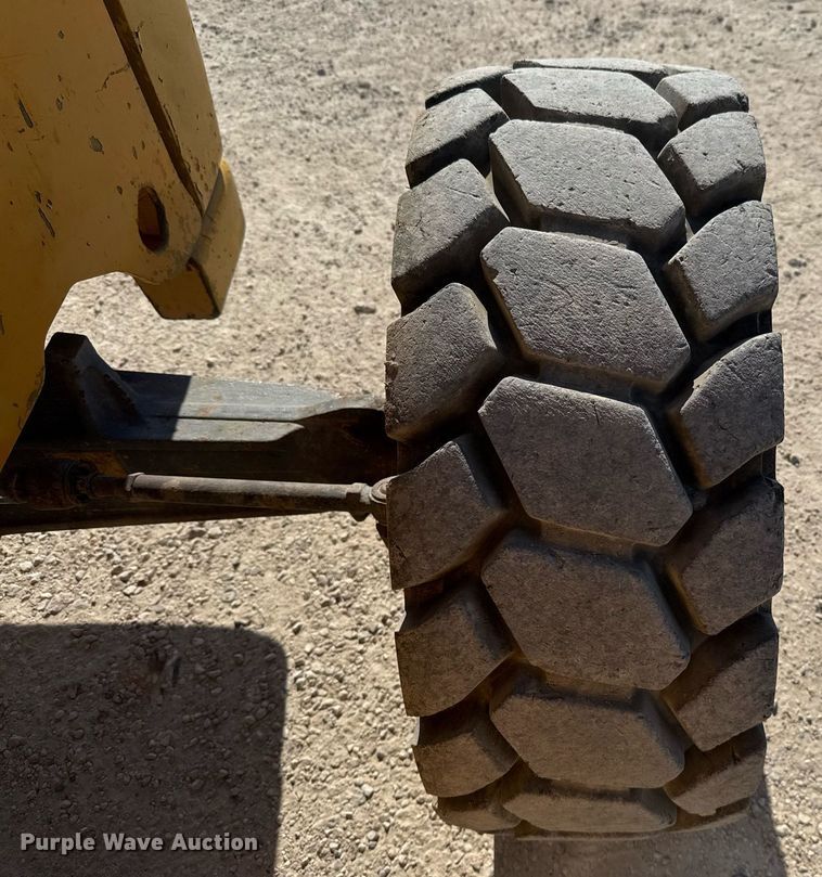 image for item DO2561 2008 Volvo BL60 backhoe