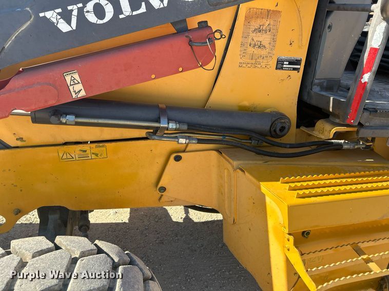 image for item DO2562 2008 Volvo BL60 backhoe