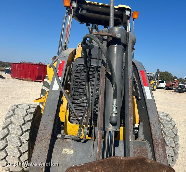 image for item DO2562 2008 Volvo BL60 backhoe