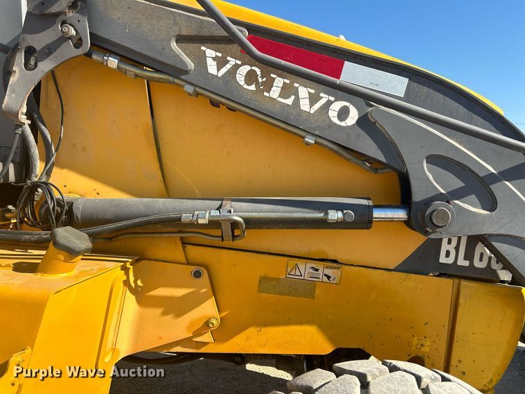 image for item DO2562 2008 Volvo BL60 backhoe