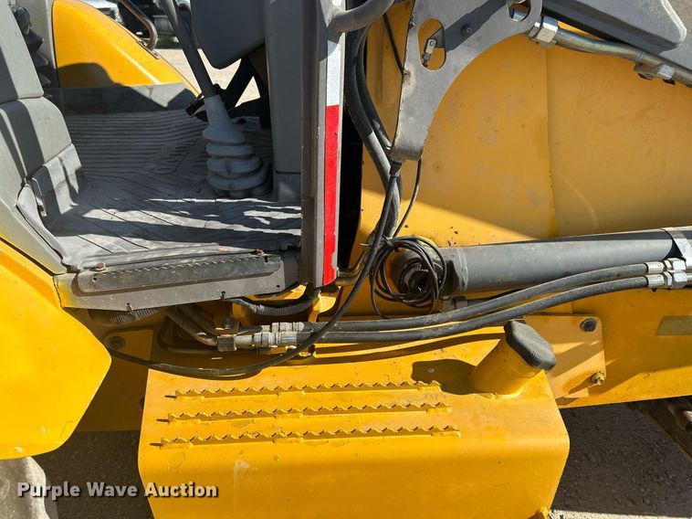 image for item DO2562 2008 Volvo BL60 backhoe