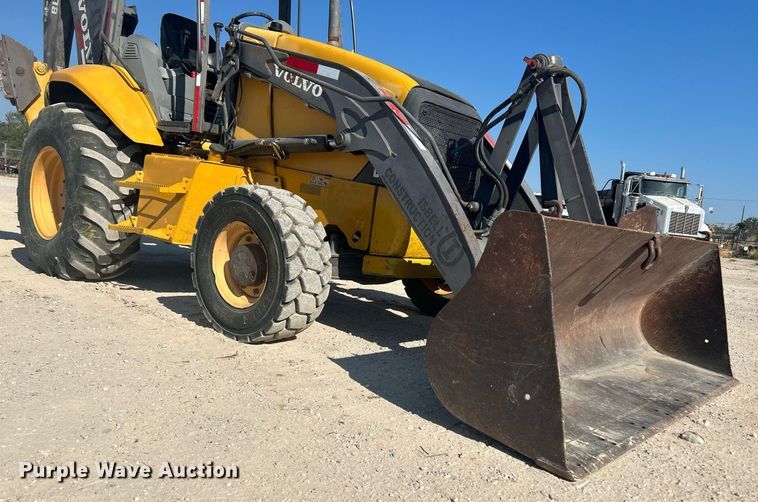 image for item DO2562 2008 Volvo BL60 backhoe