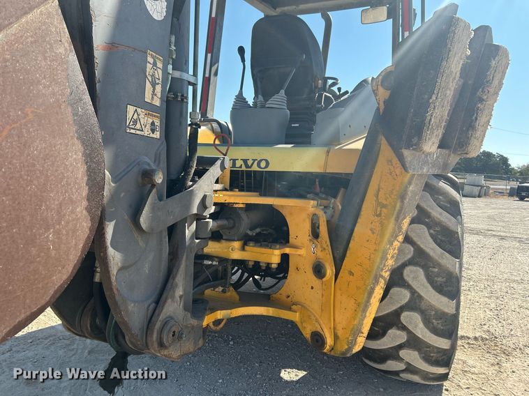image for item DO2562 2008 Volvo BL60 backhoe